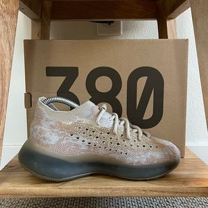 💗👟Yeezy Boost 380 Womens size 5